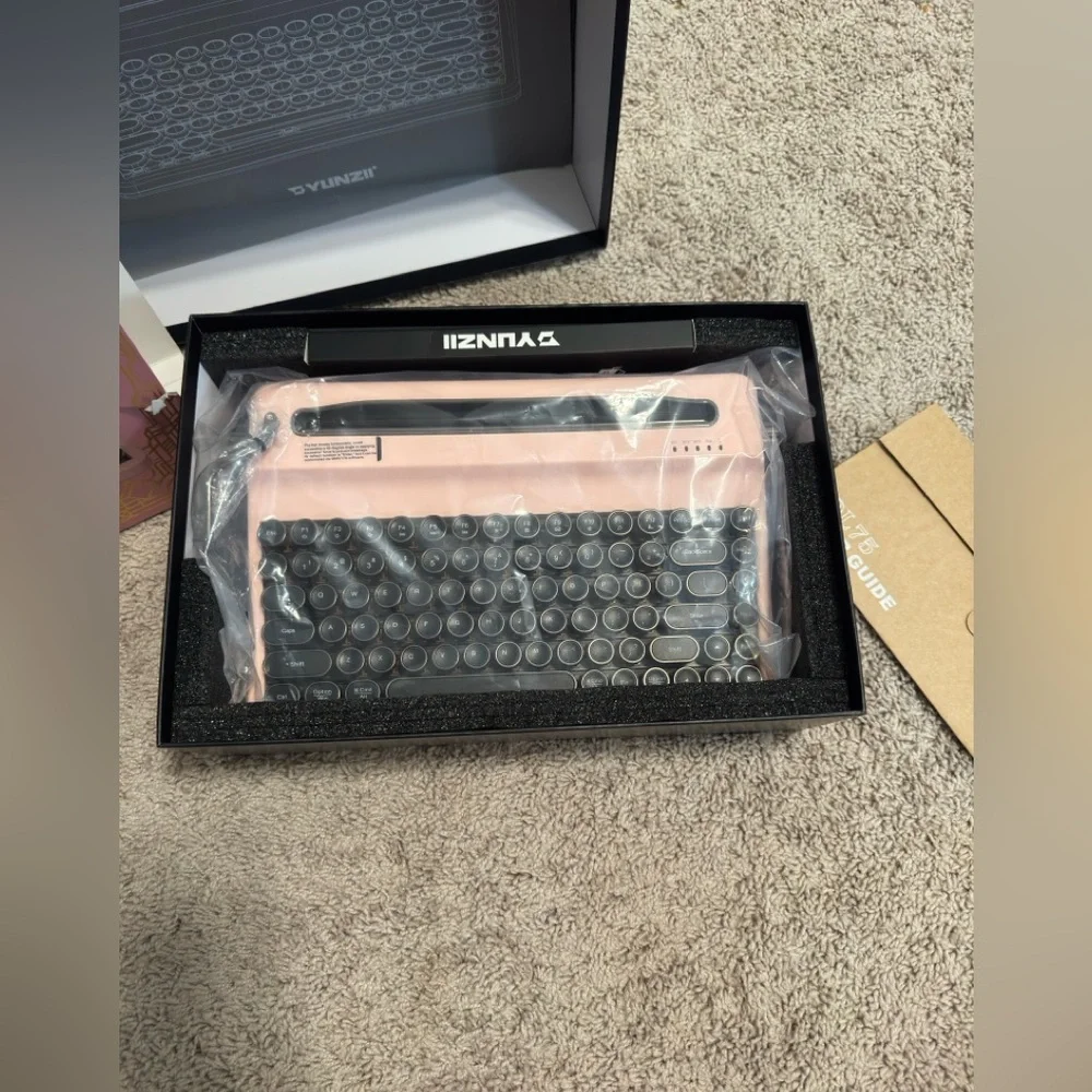 YUNZII QL75 Wireless Typewriter Hot Swap Retro Mechanical Keyboard.